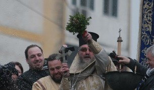 Днес небето се отваря за желания, празнуват всички...