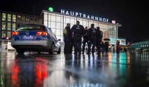 Задържаха деветима иракчани, изнасилили пияна германка