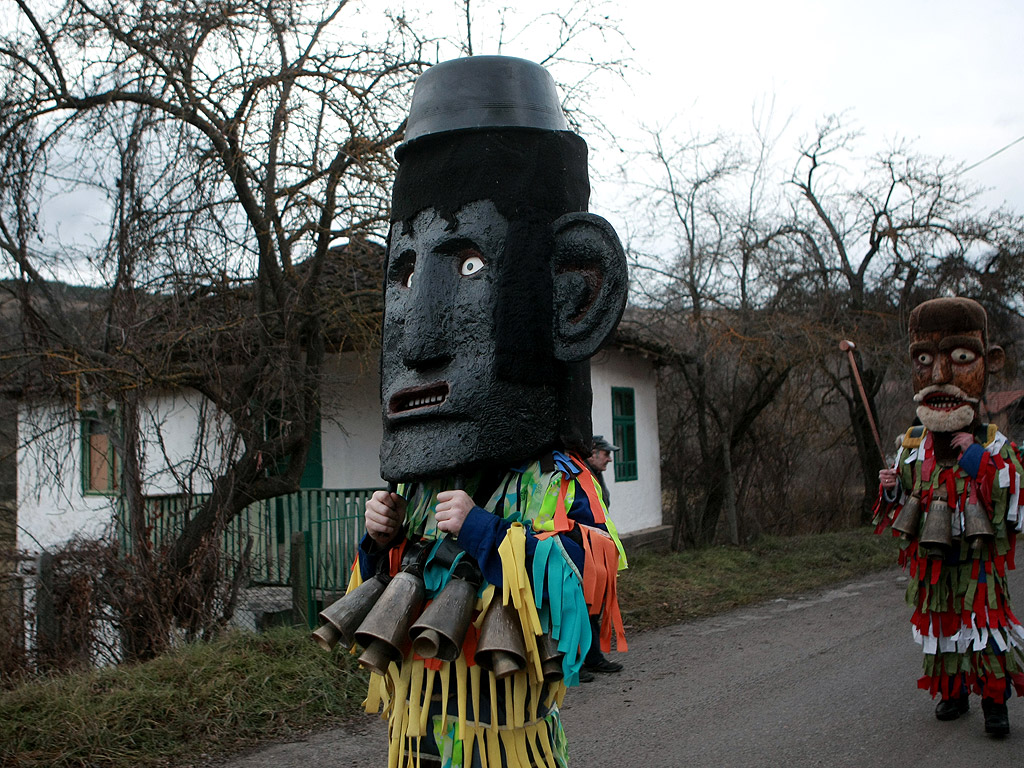 Сурвакарски игри в селата Еловдол, Чепино, Габровдол и Кошарево