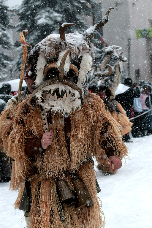 Фестивал на сурвакарските игри в град Брезник 2016