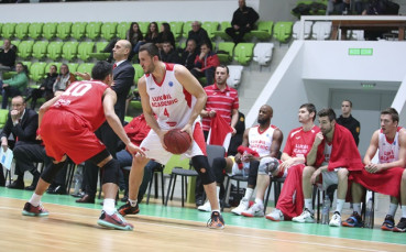 Лукойл мина през Черноморец за 15-а победа в НБЛ