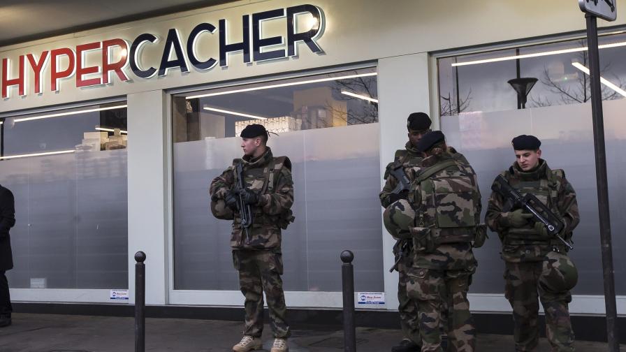 Франция задържа терористи, планирали да бягат през България