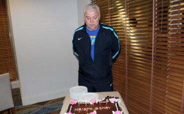 Бонев празнува рожден ден с футболистите на Локо Пд