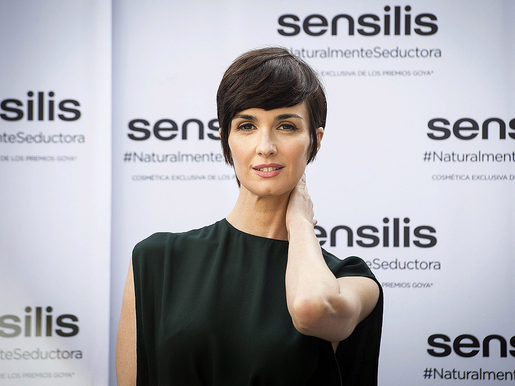 Испанската актриса Пас Вега позира за фотографите по време на събитие на фирмата за поддържане на красотата Sensilis в двореца Санта Барбара в Мадрид, Испания