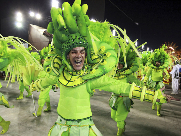 Карнавалът в Рио - феерия от цветове, музика и самба