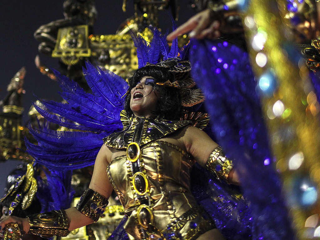 Карнавалът в Рио Де Жанейро се провежда въпреки вируса зика и финансовите проблеми на Бразилия