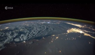 Драматична гръмотевична буря, снимана от Космоса