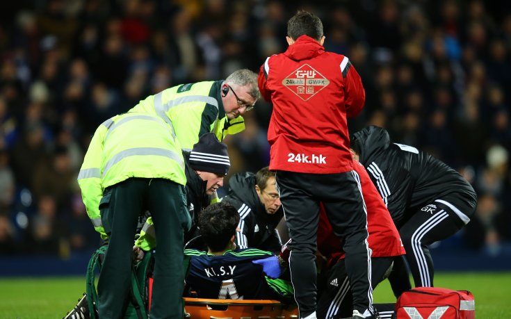 Халф на Суонси прекарал два дни с лед върху лицето