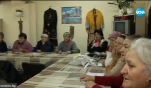 Кмет учи баби как да се пазят от „ало“ измамници