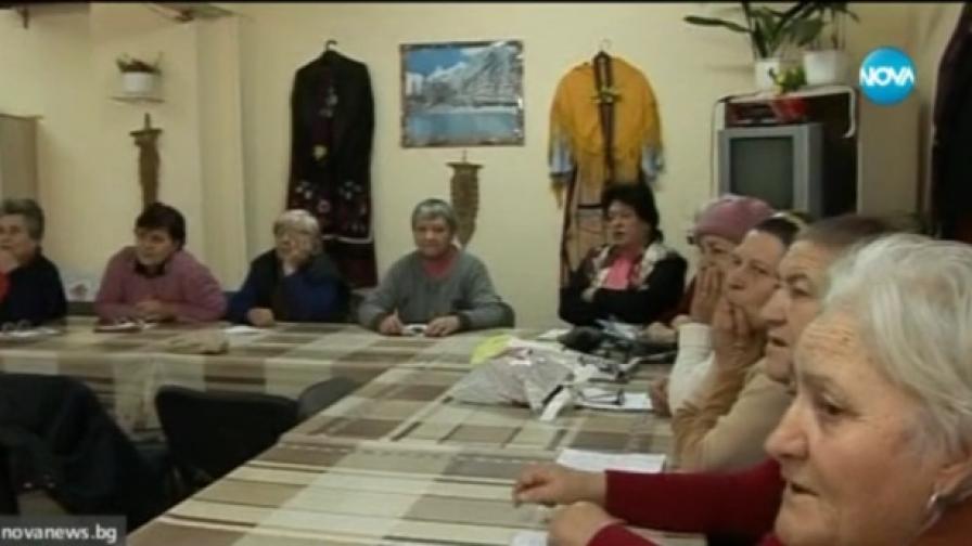 Кмет учи баби как да се пазят от „ало“ измамници