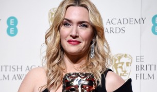 Какво облякоха звездите на наградите БАФТА