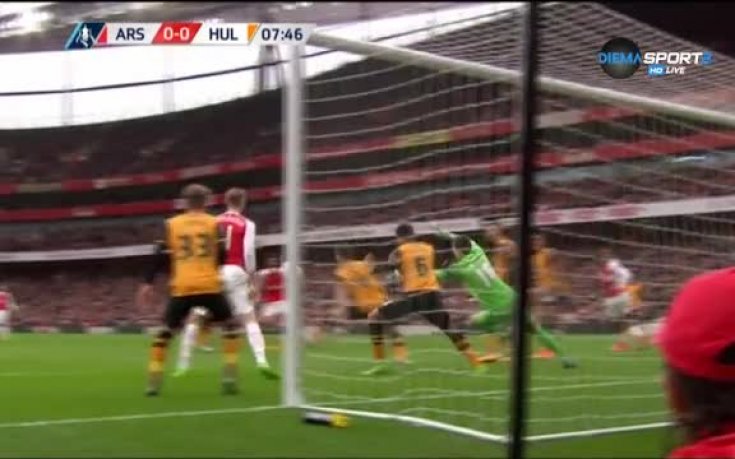 Три спорни ситуации само за 45 минути на Арсенал - Хъл