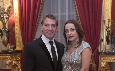 Брендън Роджърс няма отбор, но има млада годеница