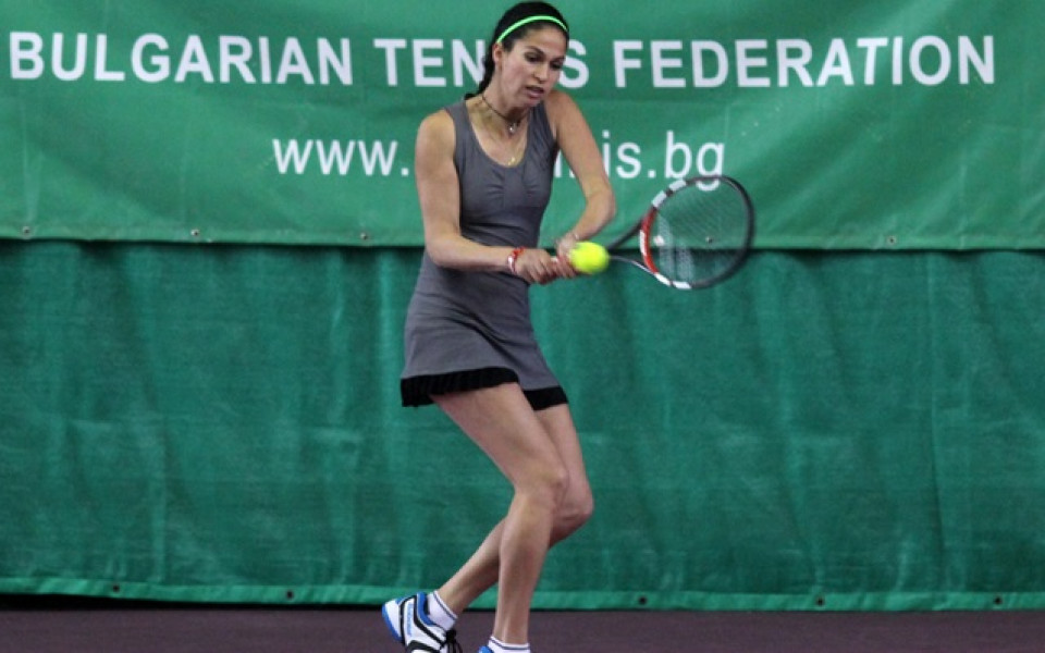 Шиникова достигна до четвъртфинал и на двойки в Истанбул