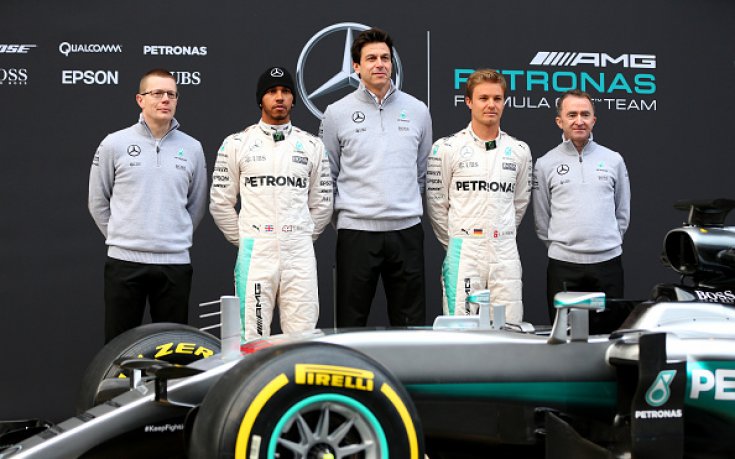 Мерцедес промени графика на пилотите си заради огромното натоварване