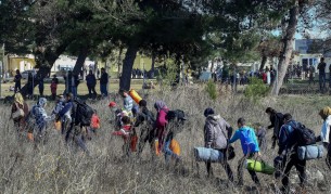 10 000 нелегални щурмували границата ни от януари