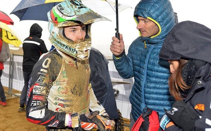 Мотоциклетист развълнуван от първото си състезание извън Европа