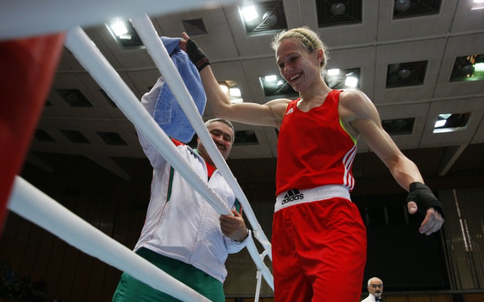 Станимира Петрова стана посланик на женския бокс