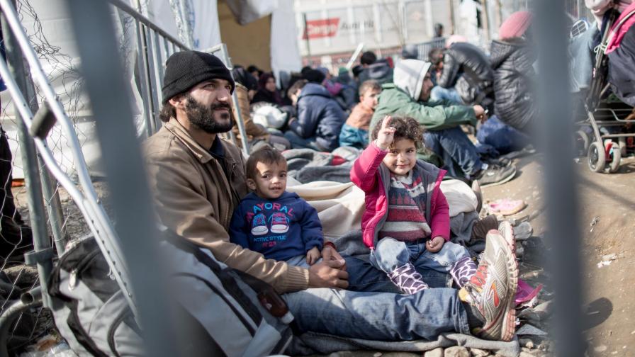 България изпрати помощи за мигрантите в Идомени