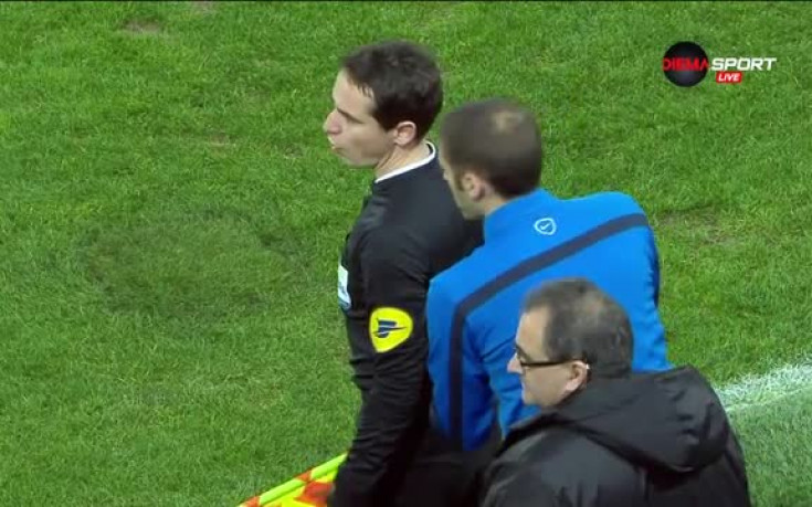 ВИДЕО: Мач закъсня заради съдия