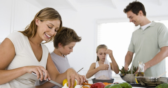 Как да срежете шепа чери домати с едно движение да