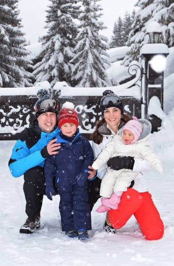 Това е първата ваканция на семейството след раждането на Шарлът и първият път, в който децата имат възможност да си играят в снега, заради меките зими в Англия през последните години.