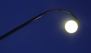 Врагът на нашия сън е... уличното осветление