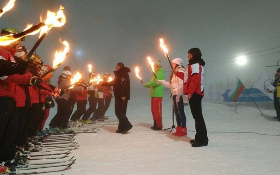 Огнено ски-шоу за Университетските зимни игри в Боровец