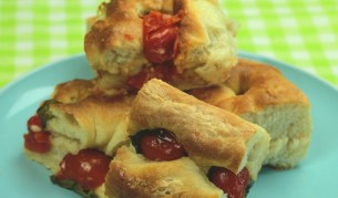 Топла и ароматна фокача - как да си я направим (видео)