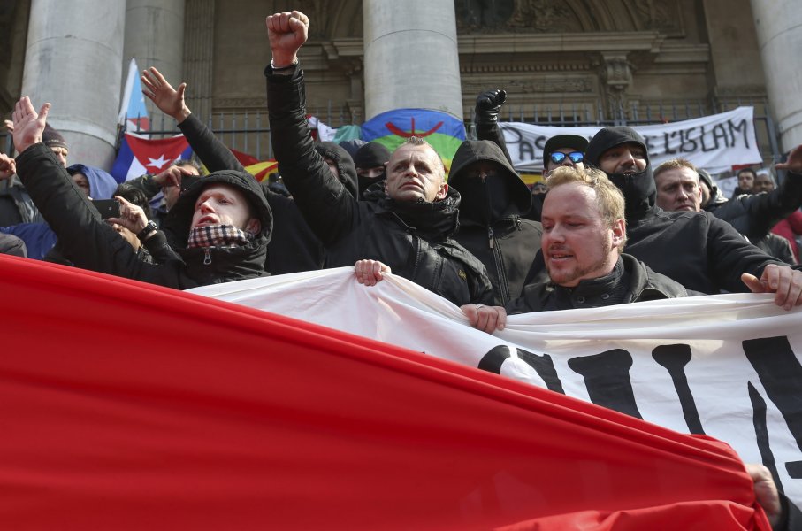 Полиция разгони шествие на фенове в Брюксел1