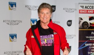 Хаселхоф влезе във форма за филма "Спасители на плажа"