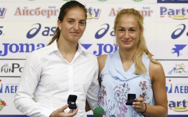 Стефани Стоева и Габриела Стоева отпаднаха в първия кръг на
