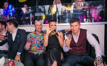 СНИМКИ: Балъков продължи купона в хитов клуб