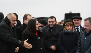 Фандъкова е най-одобряваният политик. На предната линия са останалите двама - премиерът и Лиляна Павлова.