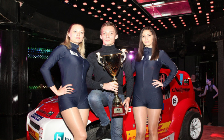 Екипът на V1 Challenge Bulgaria награди шампиона от сезон 2015 – Григор Григоров