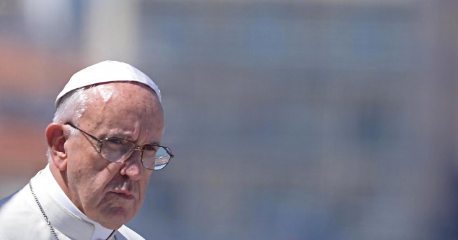 Папа Франциск предупреди срещу изкушението на фалшивите новини и направи