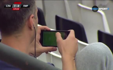 С какво се забаляват феновете на Славия по време на мача с Пирин?