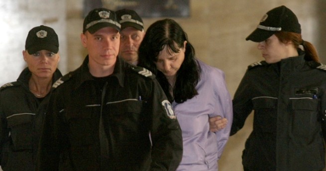 Акушерката Емилия Ковачева която е подсъдима за опит за убийство
