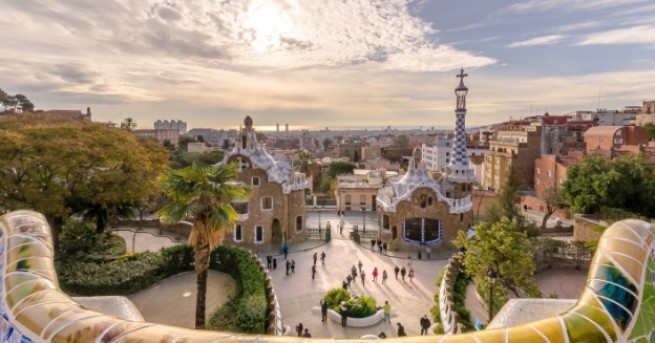 Барселона е страхотен град и чудесна туристическа дестинация която си