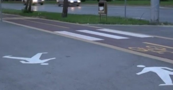 Кола помете две момичета на 14 и 15 години в