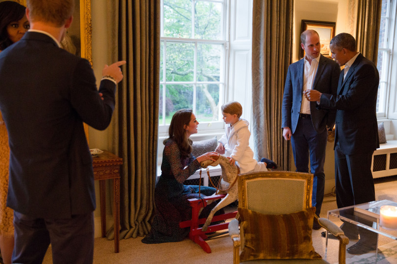 Обама на гости на кралското семейство във Великобритания