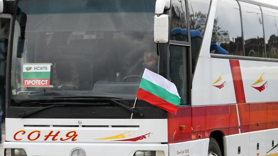  Желязков изясни по какъв начин ще бъдат подкрепени засегнатите компании от автобусния бранш 