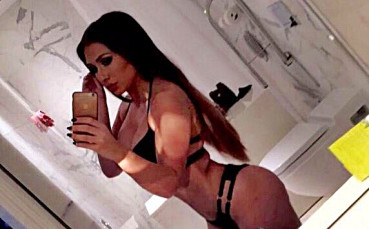 Френска секс бомба отряза младок от Юнайтед за тройка