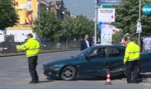 Кола блъсна жена на тротоар в София