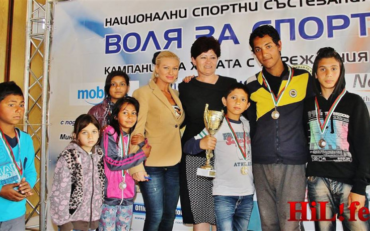 Цял куп спортисти наградиха над 100 деца с увреждания в Харманли