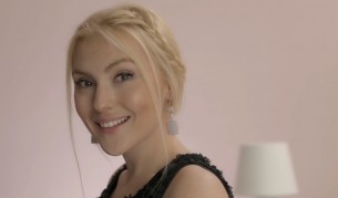 Вафли в косите на бала ли? Забравете! (видео)