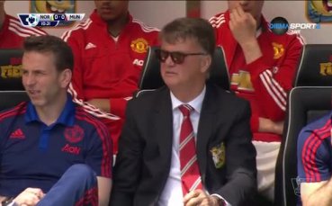 Луис ван Гаал с екстравагантен външен вид срещу Норич