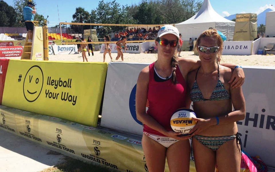 Малинова и Динова срещу латвийки на турнир по плажен волейбол