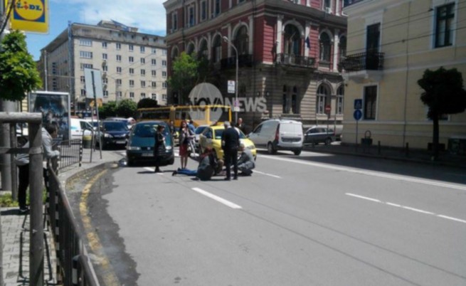 Такси блъсна пешеходка на пътека в центъра на София