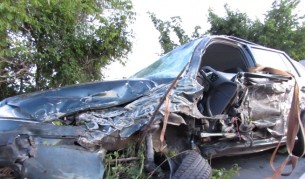 Пътнически автобус се блъсна с две коли край Бяла